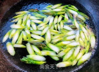 #清淡美食#芦笋炒虾仁步骤2