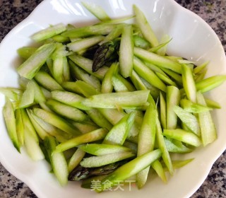 #清淡美食#芦笋胡萝卜炒蛋步骤2