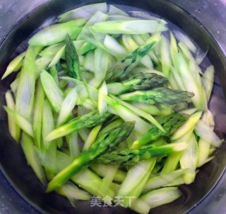 #清淡美食#芦笋胡萝卜炒蛋步骤4