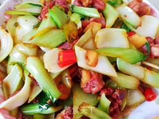 腊鸭腿炒白菜杆步骤10