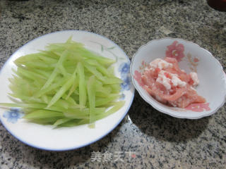 肉丝莴笋炒铁棍山药粉条步骤2