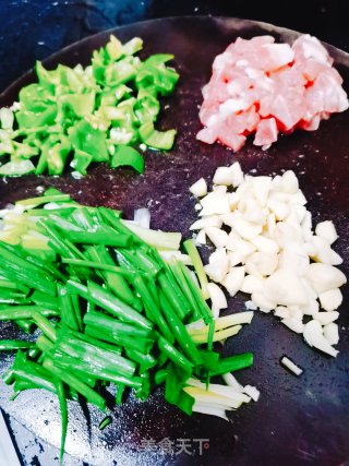 家常香葱豆腐，特别下饭哦步骤2