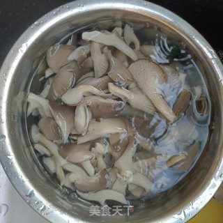 腊肉炒平菇步骤4