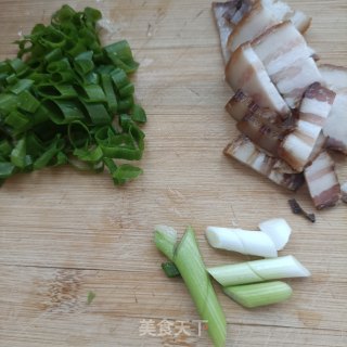 腊肉炒平菇步骤5