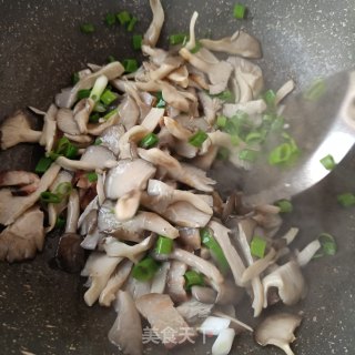 腊肉炒平菇步骤13