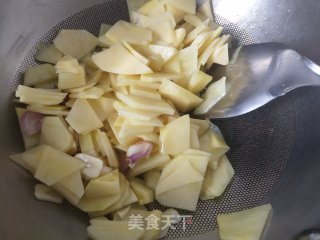 蚝油土豆片步骤2