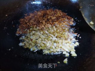 肉末榨菜炒红辣椒步骤5