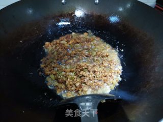 肉末榨菜炒红辣椒步骤6