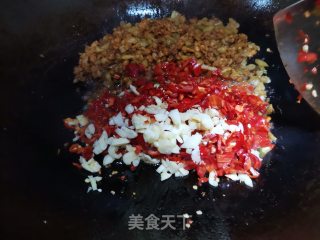 肉末榨菜炒红辣椒步骤8