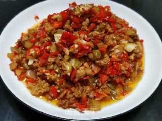 肉末榨菜炒红辣椒步骤10