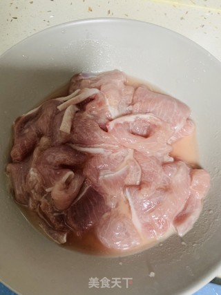水煮肥肠肉片步骤1