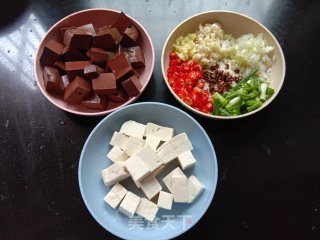 麻辣猪血豆腐步骤1