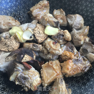 陈皮排骨炖粉条步骤4