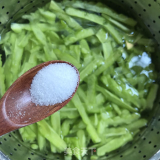 山茶油炒苦瓜步骤4
