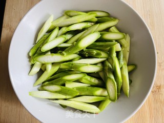 低卡美味的芦笋鸡丝步骤2