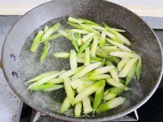 低卡美味的芦笋鸡丝步骤3
