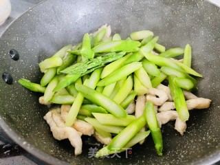 低卡美味的芦笋鸡丝步骤11