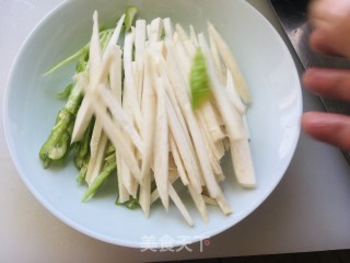 杏鲍菇炒过油肉步骤2