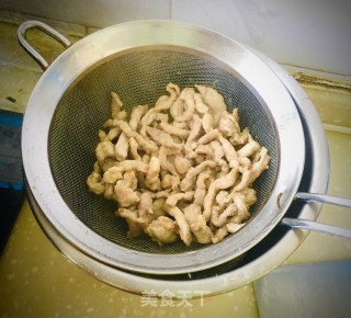杏鲍菇炒过油肉步骤1