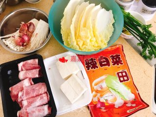 泡菜肥牛步骤1