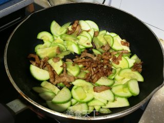 西葫芦炒肉片步骤5