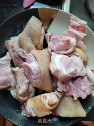 电饭煲卤猪脚步骤1