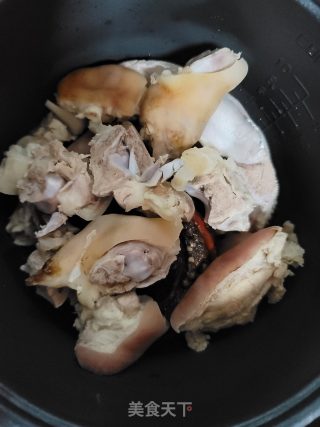 电饭煲卤猪脚步骤5