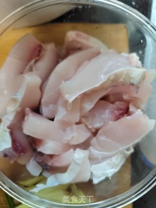 姜葱炒脆鲩鱼步骤1