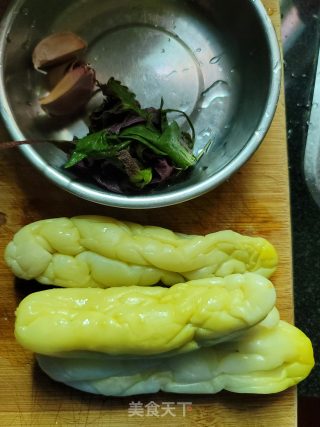 紫苏蚝油炒瓜皮步骤1
