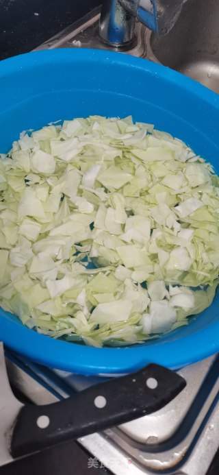 青椒炒圆白菜步骤2