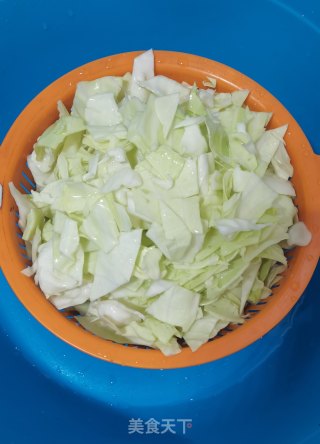 青椒炒圆白菜步骤4