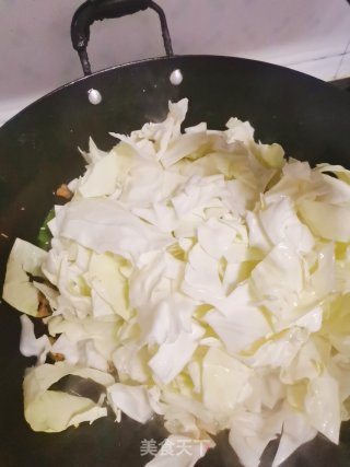 青椒炒圆白菜步骤9