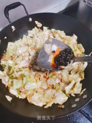 青椒炒圆白菜步骤11