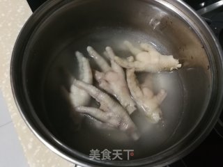 红烧凤爪小土豆步骤1