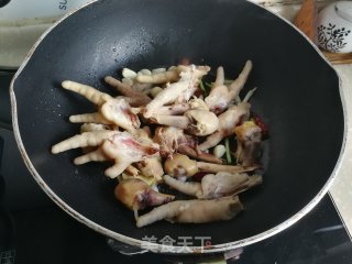 红烧凤爪小土豆步骤6
