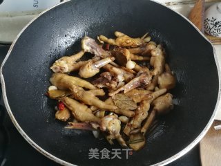 红烧凤爪小土豆步骤7