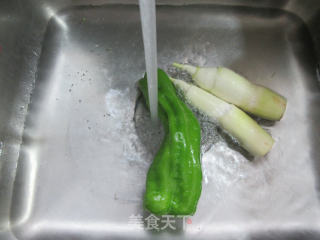 肉丝青椒炒茭白步骤2