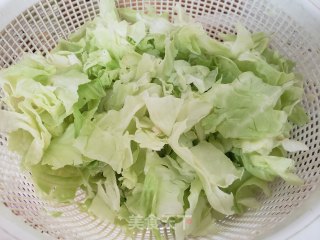 清炒包菜步骤1