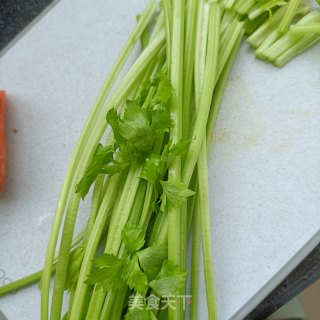 芹菜胡萝卜炒腊肉步骤5