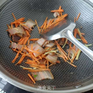 芹菜胡萝卜炒腊肉步骤11