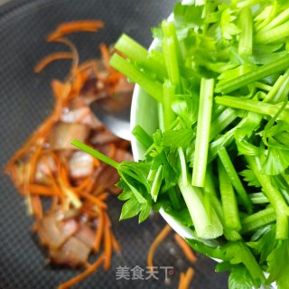 芹菜胡萝卜炒腊肉步骤14
