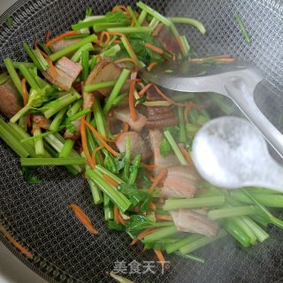 芹菜胡萝卜炒腊肉步骤16