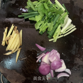 黄豆酱焖豆腐鱼步骤2
