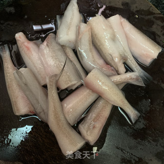 黄豆酱焖豆腐鱼步骤1