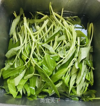 豆豉炒空心菜步骤2