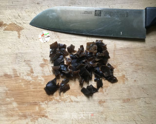 豌豆木耳炒胡萝卜步骤4