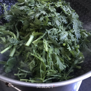 蒜头油炒茼蒿步骤6