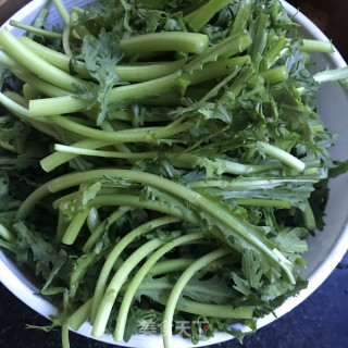 蒜头油炒茼蒿步骤4
