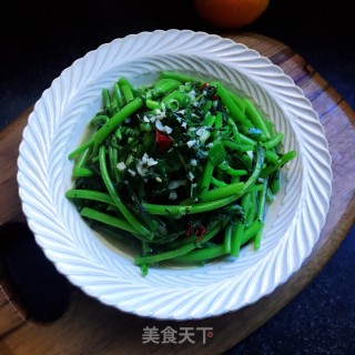 蒜头油炒茼蒿步骤9