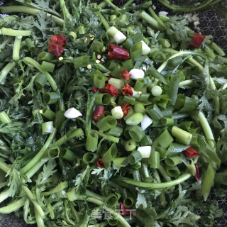 蒜头油炒茼蒿步骤7